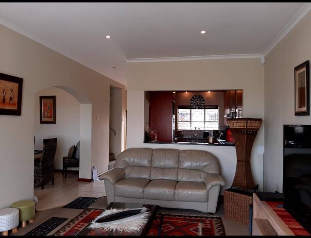 3 BEDROOM TOWNHOUSE RENTED IN SOUTH END